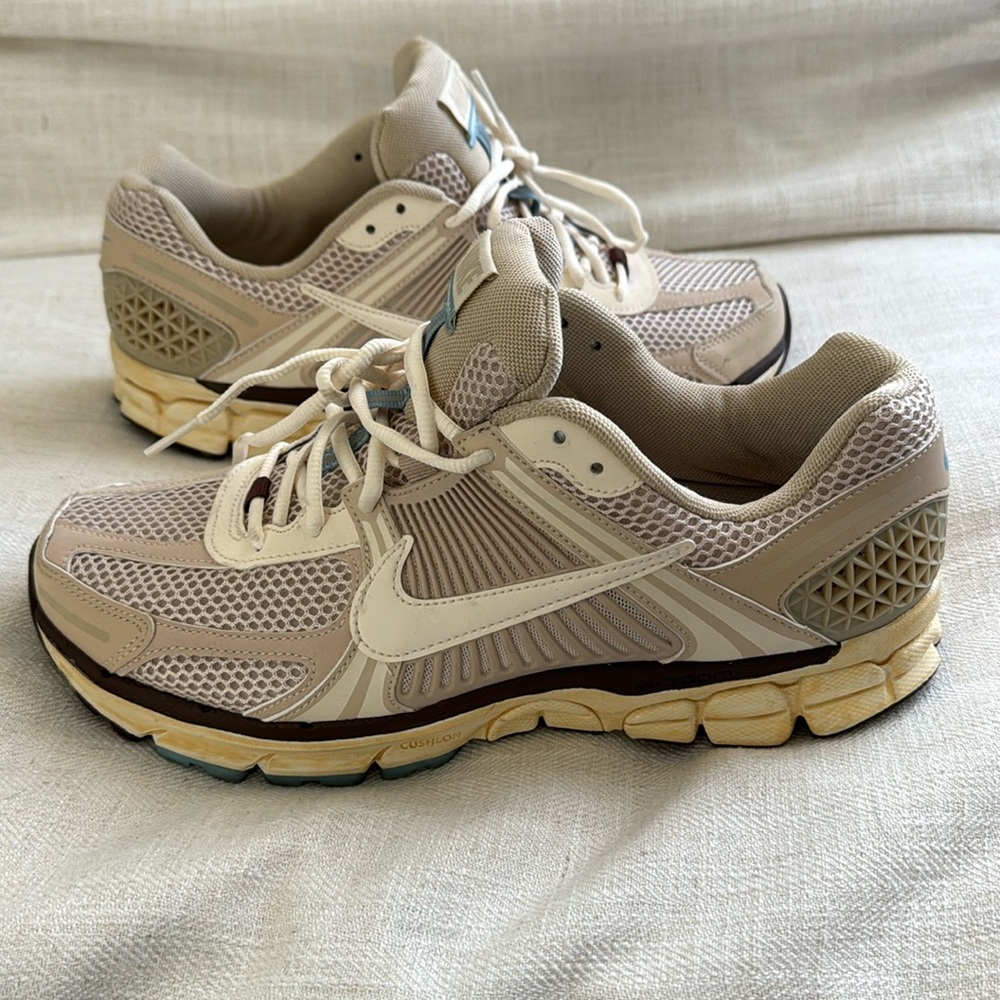 Nike Vomero 5s Oatmeal